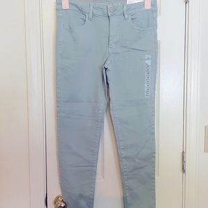 Super strict, high-waisted jegging in mint.